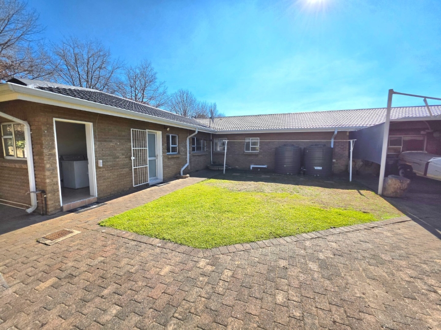 5 Bedroom Property for Sale in La Provance Free State